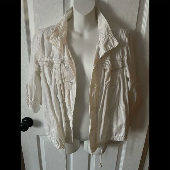French cuff white lightweight jacket - Picture 3 of 5